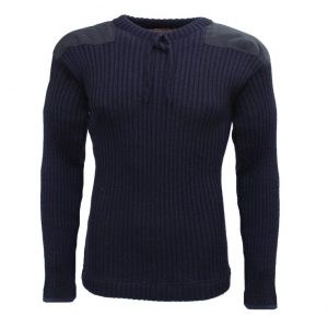 Woolly Pully Il maglione 1945 in lana ritorta blu navy con spalle rinforzate e lacci al collo, stile military chic.