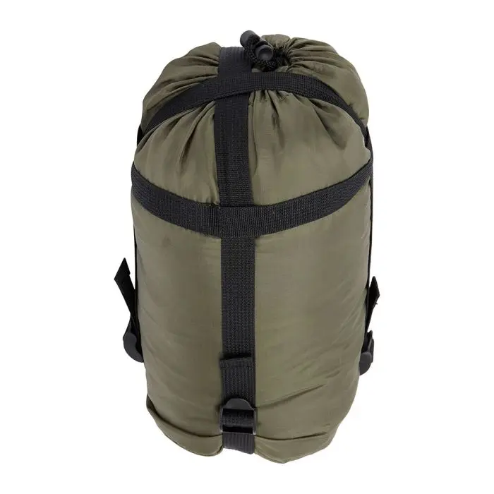 Sac à dos compact étanche kaki avec sangles de compression et attaches pour équipement, style militarisé outdoor. Sac à dos compact étanche kaki avec sangles de compression et attaches pour équipement, style militarisé outdoor.